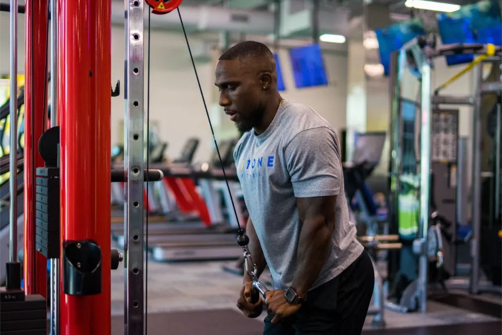 Hitone Fitness Personal Trainer, working out his triceps.